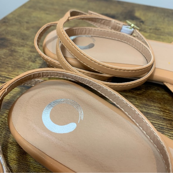 Journee Collection Indee Strappy Flat Sandal in Mocha New in Box Size 9 1/2 - Picture 8 of 13